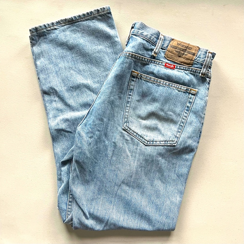 Wrangler Relaxed Fit Light Wash Jeans 36x30